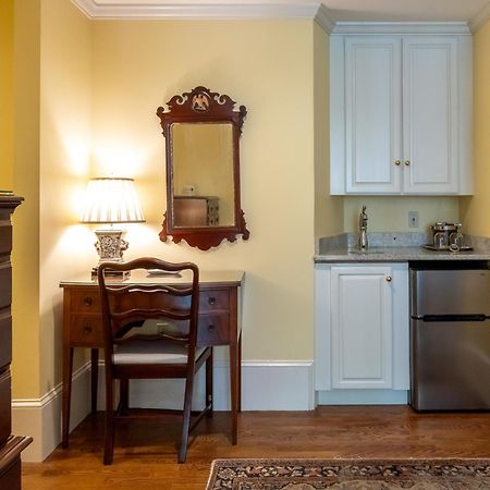 Francis Malbone House Bed & Breakfast นิวพอร์ต ภายนอก รูปภาพ