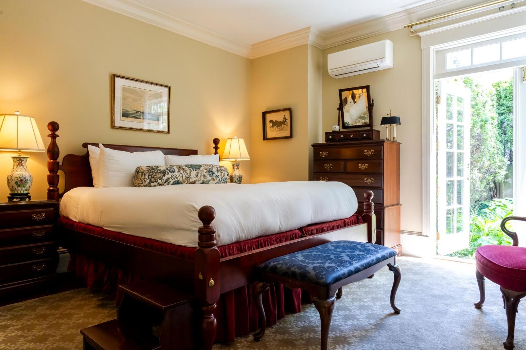 Francis Malbone House Bed & Breakfast นิวพอร์ต ภายนอก รูปภาพ